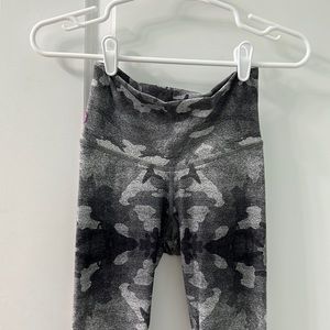 Grey camo print Niyama Sol leggings